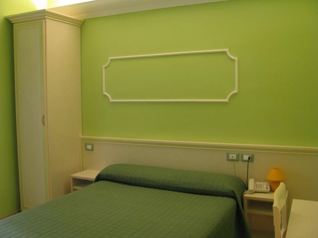 Tiffany Roma Suite Rome Room photo